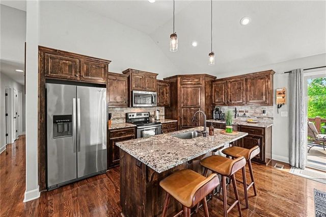 203 E Woodland Avenue, Lone Jack, MO 64070