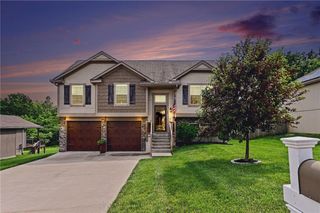 203 E Woodland Avenue, Lone Jack, MO 64070