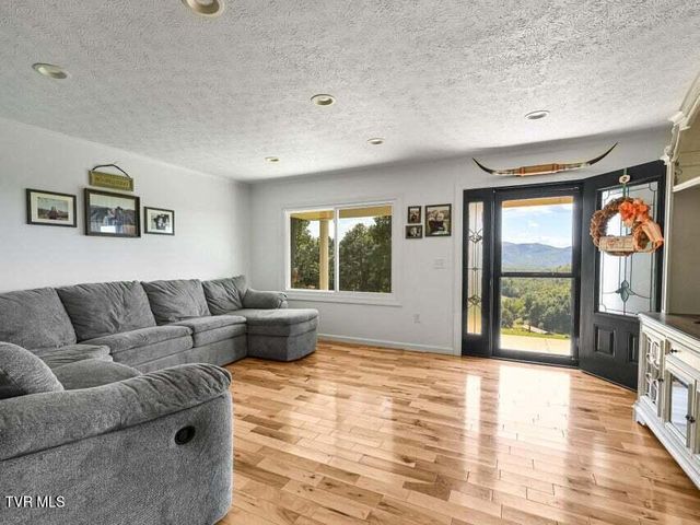 5200 Greene Mountain Road, Greeneville, TN 37743