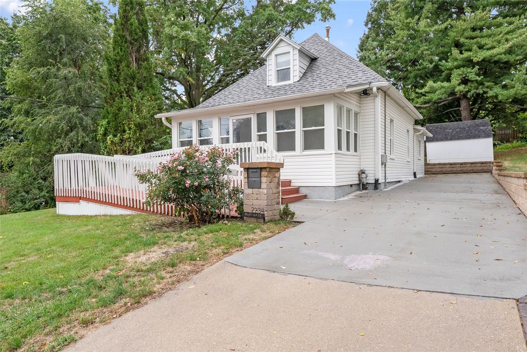 2234 Highland Street, Des Moines, IA 50315