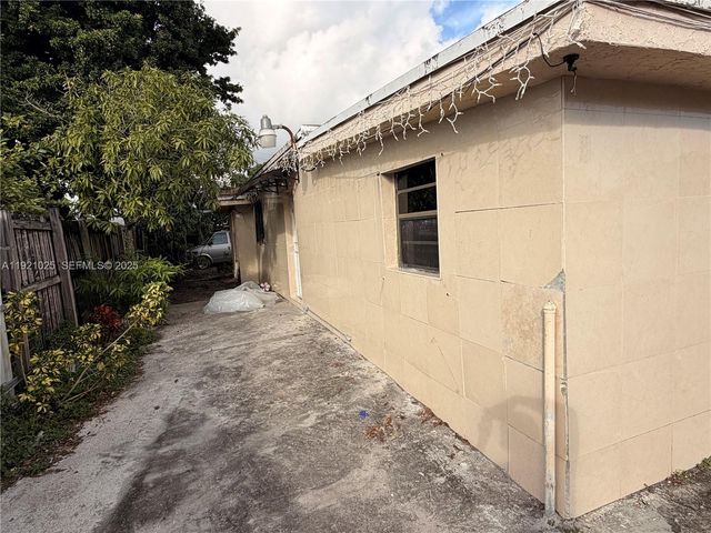 9285 NW 32nd Ct Rd, Miami, FL 33147