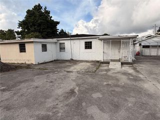 9285 NW 32nd Ct Rd, Miami, FL 33147