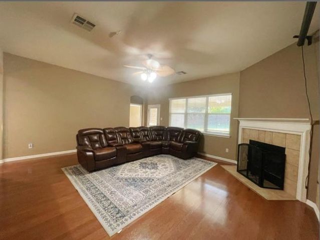 101 S Gadwall LN, Cedar Park, TX 78613