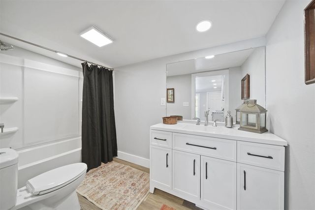 319 W North Street, Jackson, MI 49202