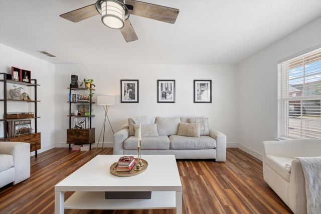 324 Arapaho Dr, Murfreesboro, TN 37128
