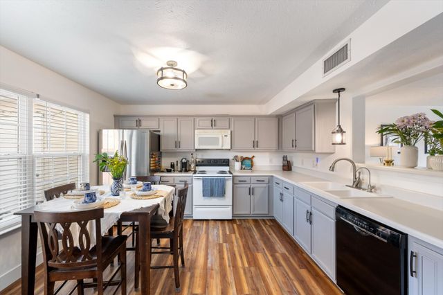 324 Arapaho Dr, Murfreesboro, TN 37128