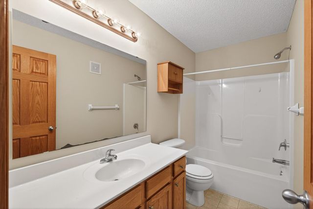 1780 Talon Trail, Eagan, MN 55122