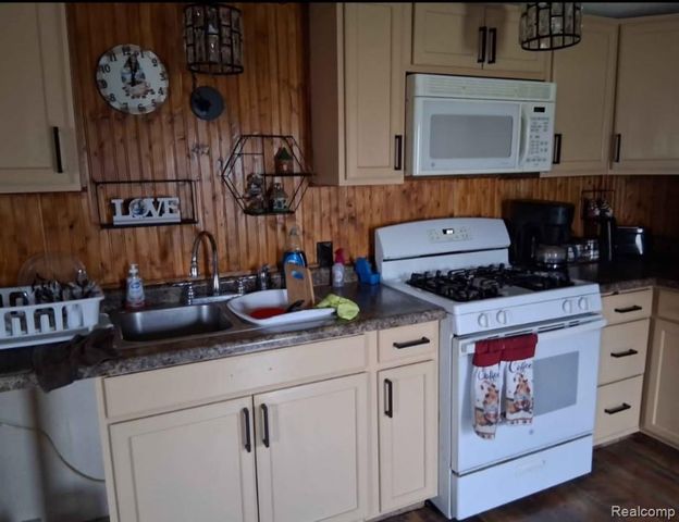 46569 Cheylade, Macomb, MI 48044