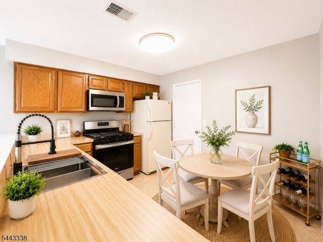 74 Winchester Way, Franklin Twp., NJ 08873