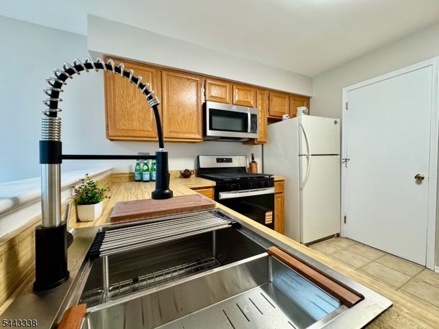 74 Winchester Way, Franklin Twp., NJ 08873