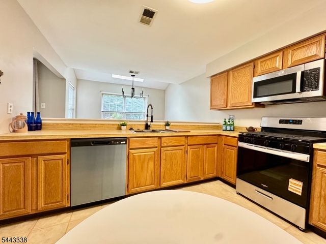 74 Winchester Way, Franklin Twp., NJ 08873
