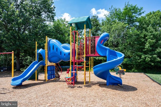 7521 CROSS GATE LN, Alexandria, VA 22315