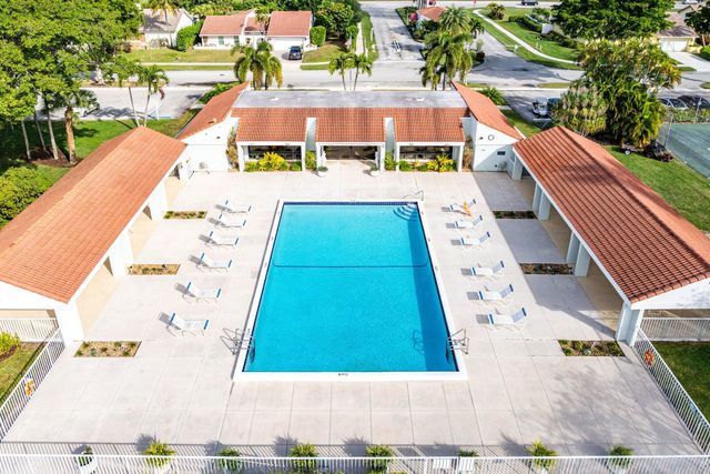 2412 SW 23rd Cranbrook Drive, Boynton Beach, FL 33436