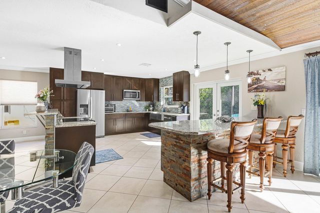 2412 SW 23rd Cranbrook Drive, Boynton Beach, FL 33436