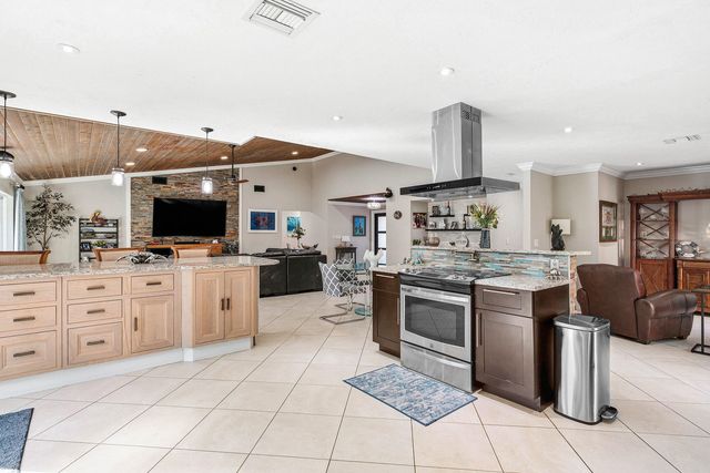 2412 SW 23rd Cranbrook Drive, Boynton Beach, FL 33436