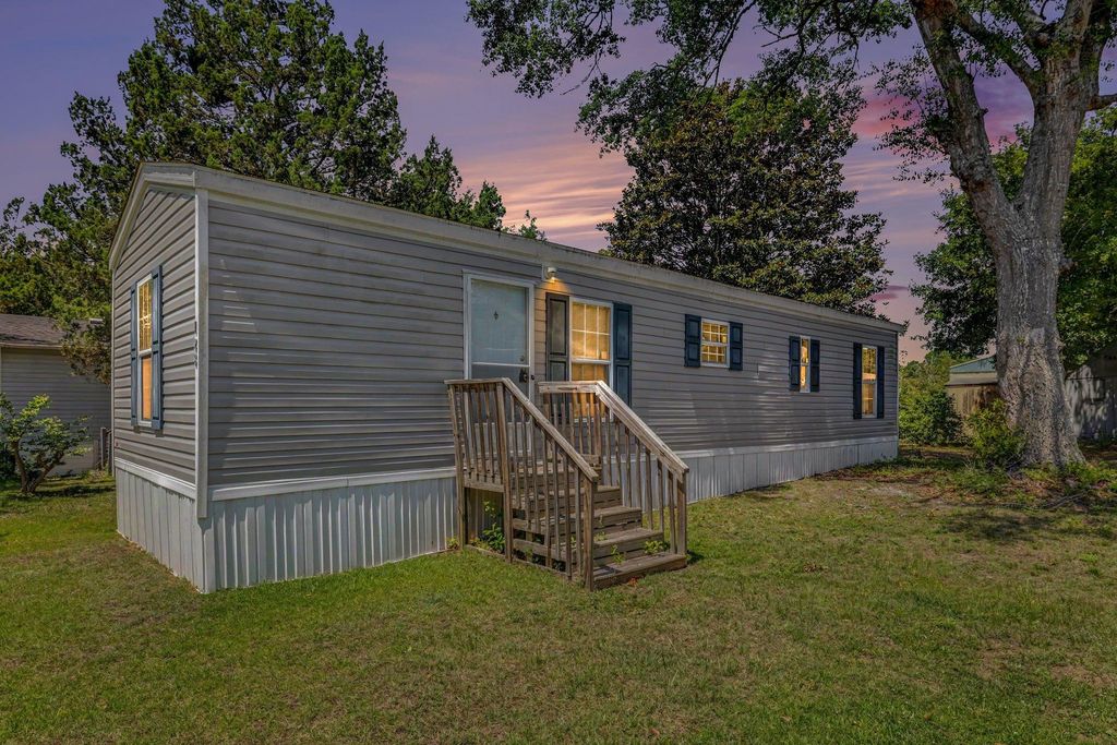 128 Crooked Island Circle, Murrells Inlet, SC 29576
