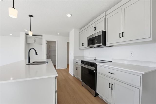 1335 S 4th Street E, Louisburg, KS 66053