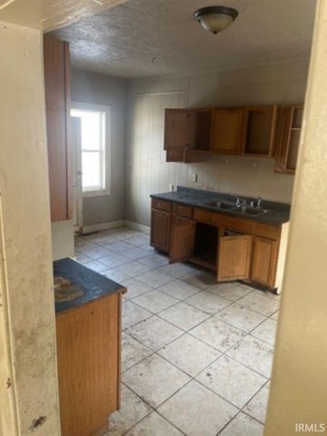 1233 Van Buren Street, South Bend, IN 46628