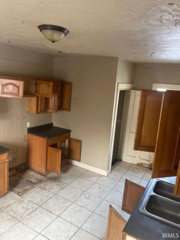 1233 Van Buren Street, South Bend, IN 46628