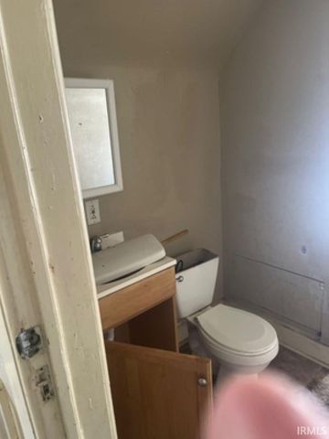 1233 Van Buren Street, South Bend, IN 46628