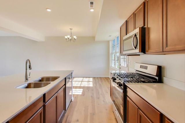 1003 Celebration Drive, Aurora, IL 60504