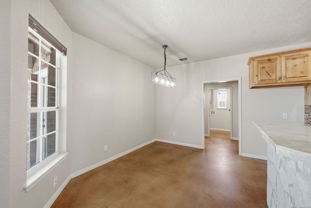 1265 County Road 4516, Castroville, TX 78009