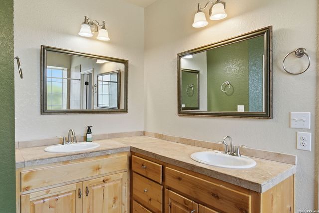1265 County Road 4516, Castroville, TX 78009