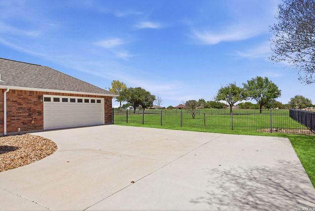 1265 County Road 4516, Castroville, TX 78009