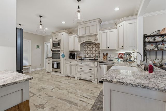 920 Hillcrest St, Lawrenceburg, TN 38464