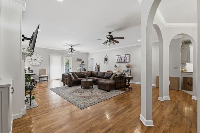 920 Hillcrest St, Lawrenceburg, TN 38464