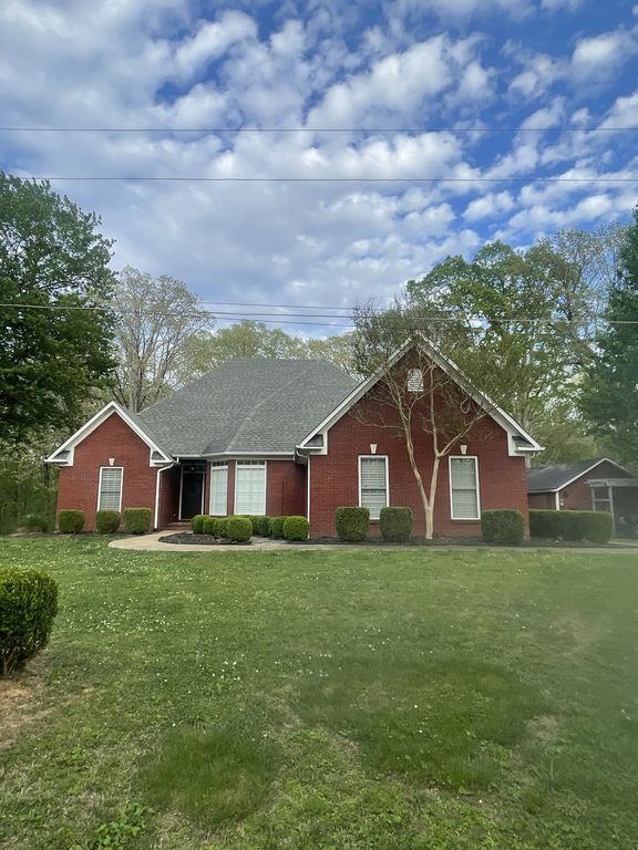 920 Hillcrest St, Lawrenceburg, TN 38464