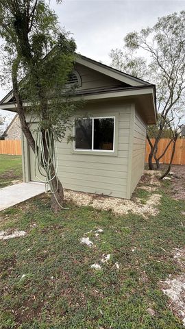 301 S Mustang Ave, Cedar Park, TX 78613