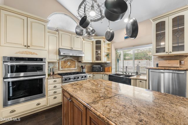 28519 Red Cedar Place, Santa Clarita, CA 91390