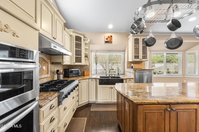 28519 Red Cedar Place, Santa Clarita, CA 91390