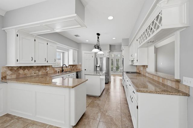 15 Hornsilver Place, The Woodlands, TX 77381