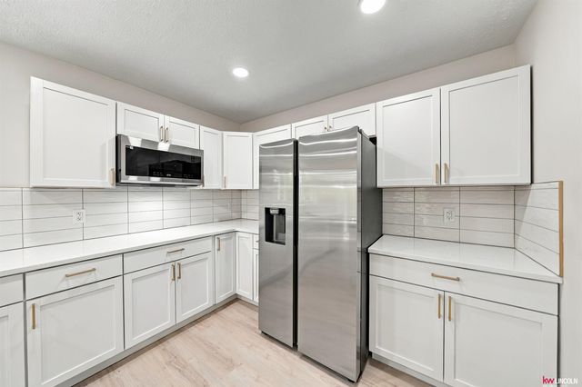 6932 Antler Drive, Lincoln, NE 68516