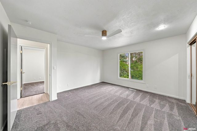 6932 Antler Drive, Lincoln, NE 68516