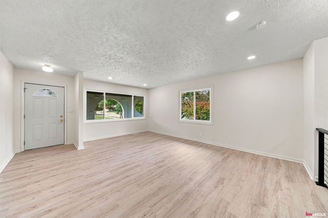 6932 Antler Drive, Lincoln, NE 68516