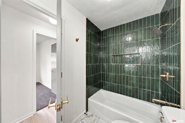 6932 Antler Drive, Lincoln, NE 68516