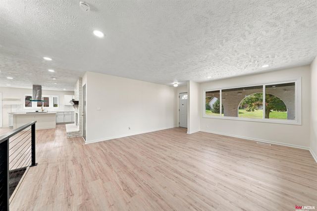6932 Antler Drive, Lincoln, NE 68516