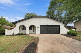 6932 Antler Drive, Lincoln, NE 68516