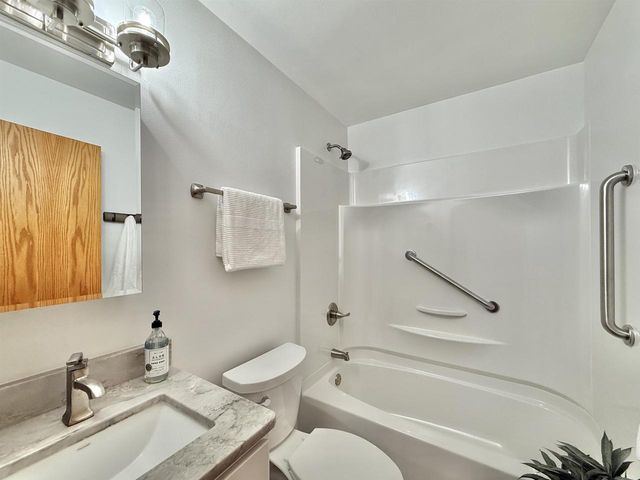 4336 E Wood Trail, Beloit, WI 53511