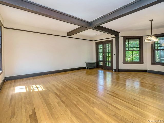 230 Littleworth Lane, Sea Cliff, NY 11579