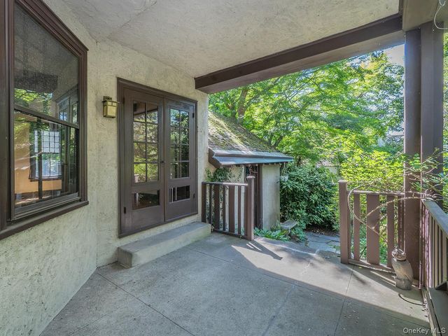 230 Littleworth Lane, Sea Cliff, NY 11579