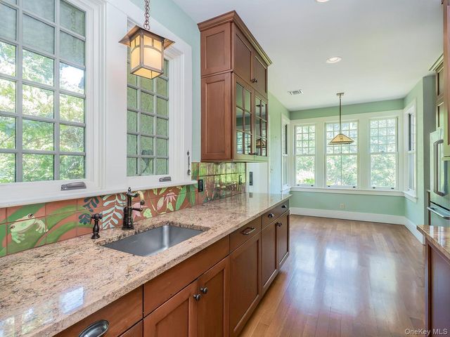 230 Littleworth Lane, Sea Cliff, NY 11579