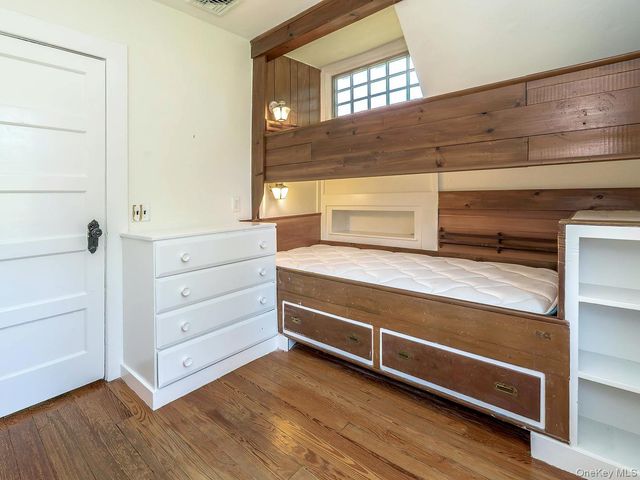 230 Littleworth Lane, Sea Cliff, NY 11579