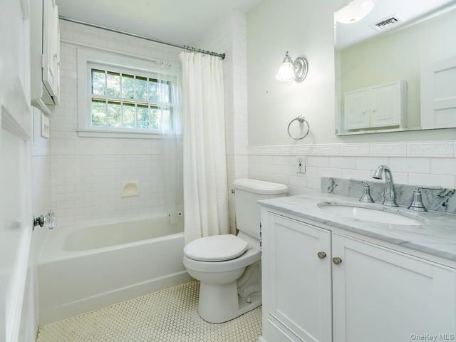 230 Littleworth Lane, Sea Cliff, NY 11579