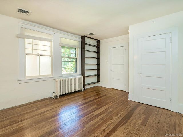 230 Littleworth Lane, Sea Cliff, NY 11579