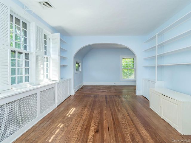230 Littleworth Lane, Sea Cliff, NY 11579