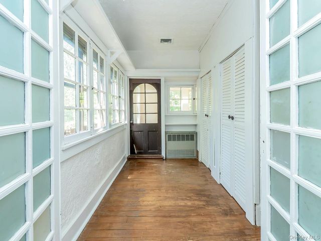 230 Littleworth Lane, Sea Cliff, NY 11579